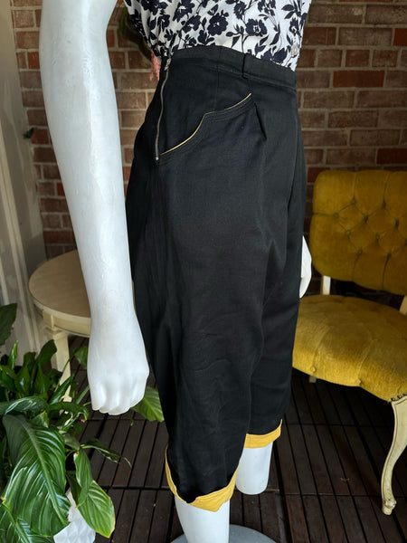 1950s Black and Gold Capri Pants