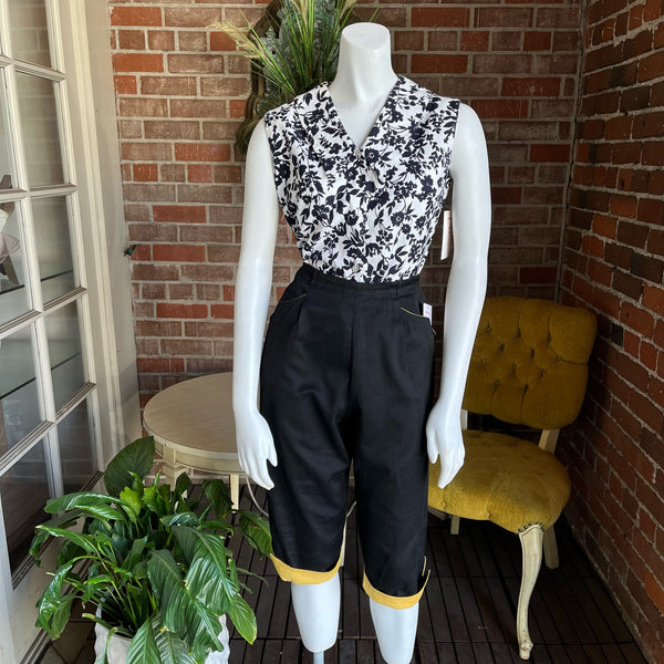1950s Black and Gold Capri Pants