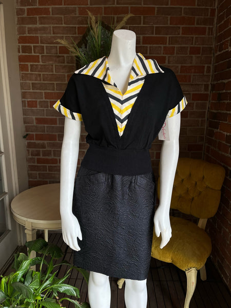 1950s Cropped Black and Yellow Top