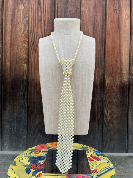 1980s Pearl Tie necklace