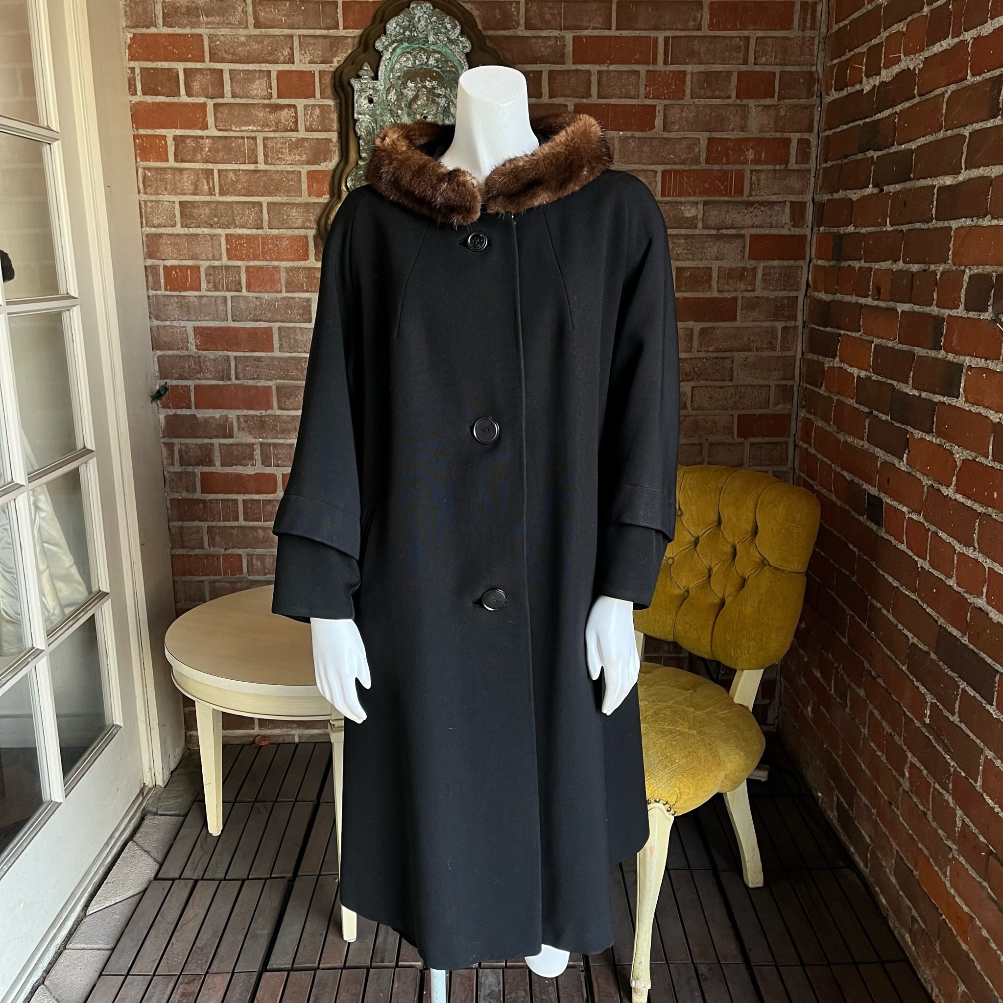 Vintage 1950s Black auidble Wool Coat