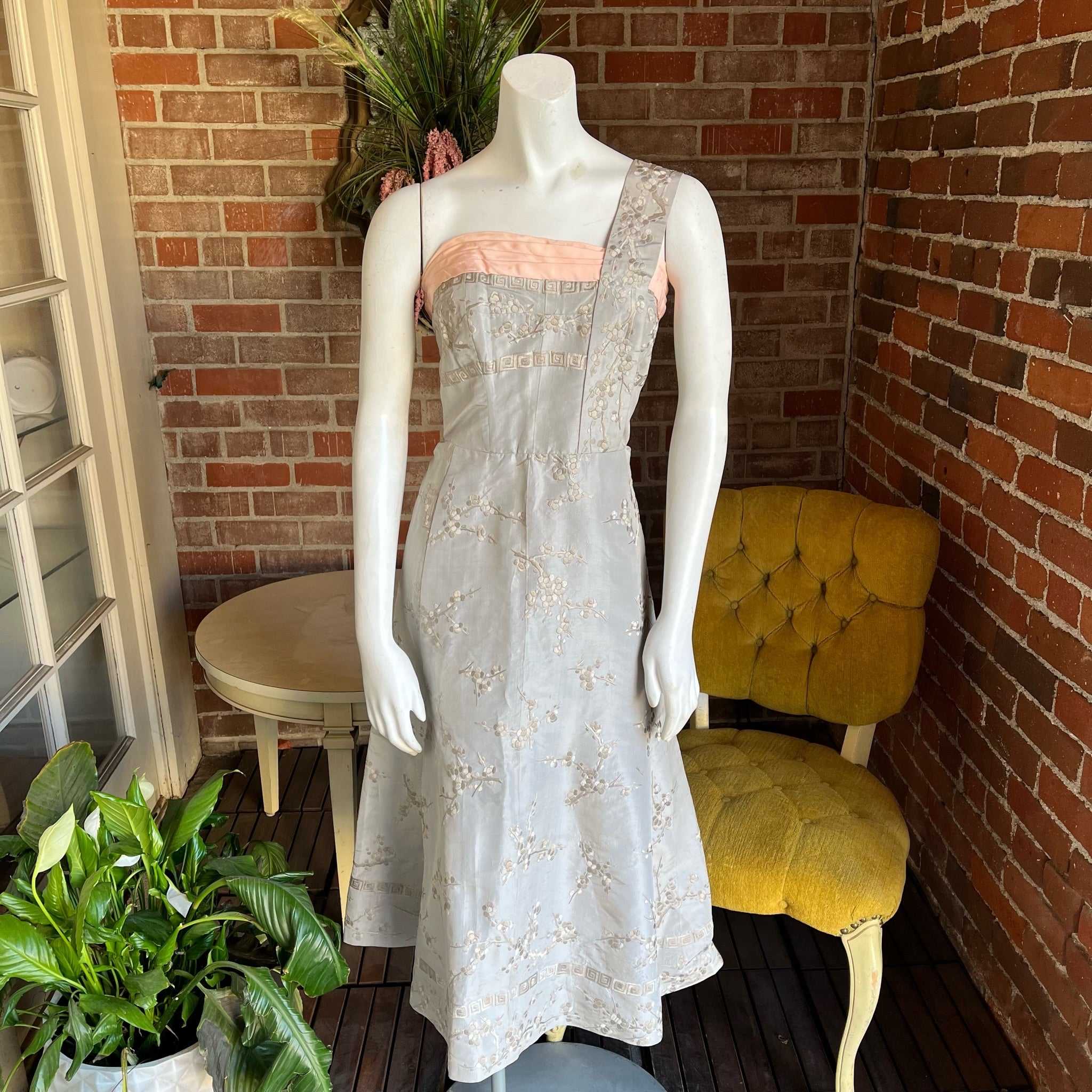 1950s Silk Embroidered Gray Pink Dress
