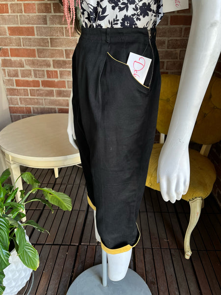 1950s Black and Gold Capri Pants