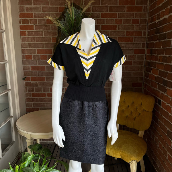 1950s Cropped Black and Yellow Top