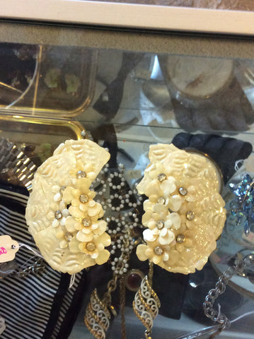 Pearl rosette